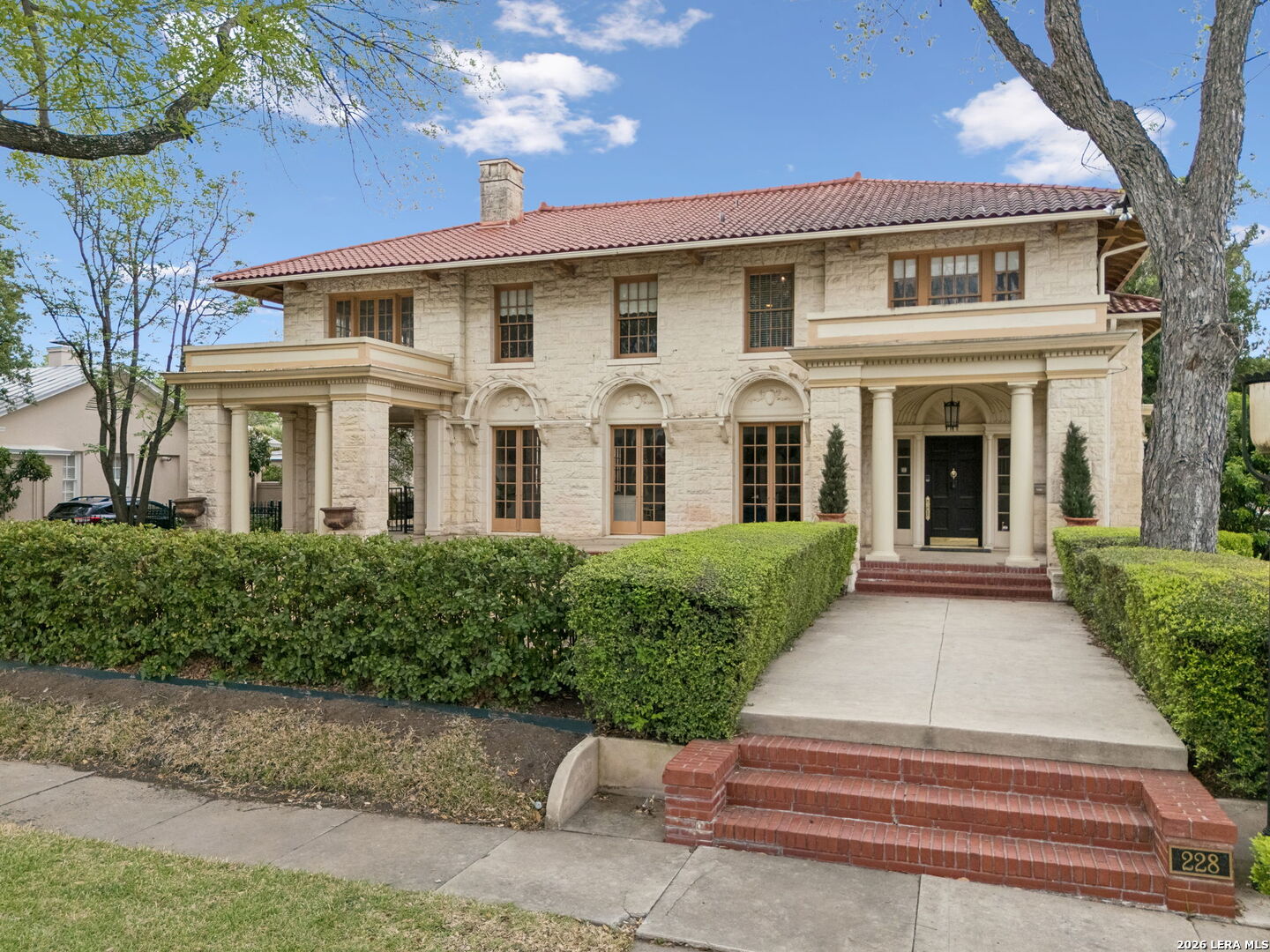 San Antonio TX, 228 W Mulberry Avenue