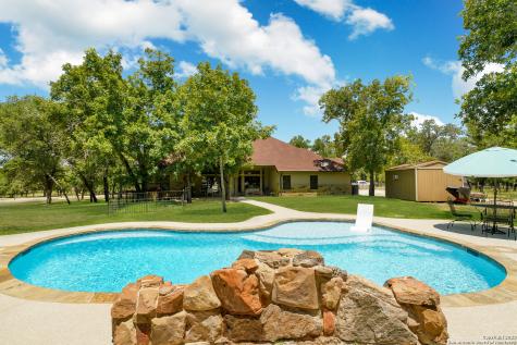 602 Cherry Ridge Floresville TX 78114