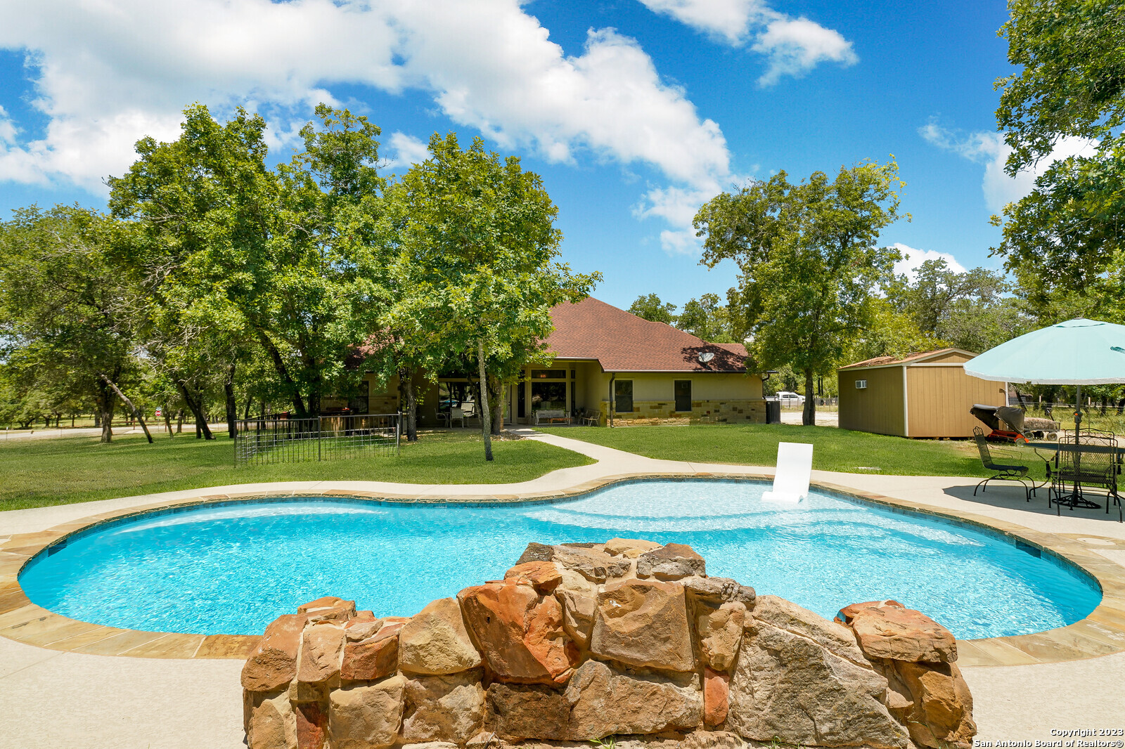 602 Cherry Ridge Floresville TX 78114
