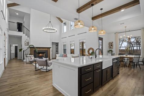 204 Oak Fields Dr., Floresville TX 78114