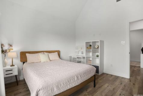204 Oak Fields Dr., Floresville TX 78114