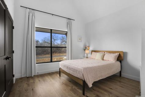204 Oak Fields Dr., Floresville TX 78114