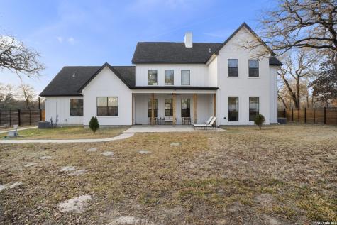 204 Oak Fields Dr., Floresville TX 78114