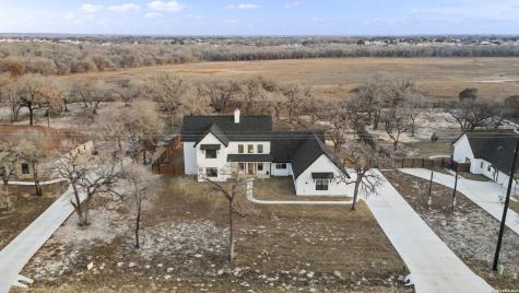 204 Oak Fields Dr., Floresville TX 78114
