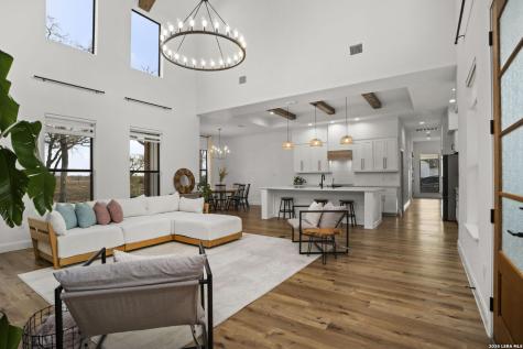 204 Oak Fields Dr., Floresville TX 78114