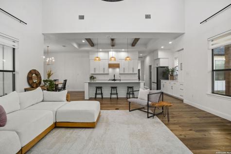 204 Oak Fields Dr., Floresville TX 78114