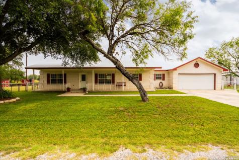 209 Cimarron Drive Floresville TX 78114