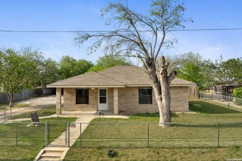 762 Avenue F Poteet TX 78065