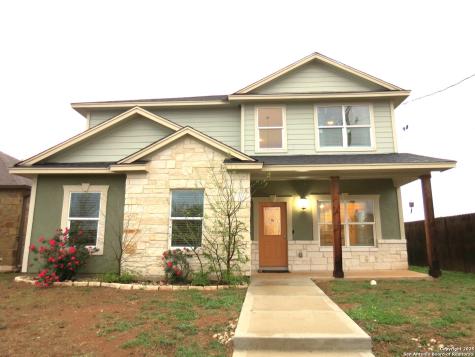740 Crestview Floresville TX 78114