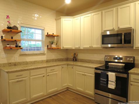 740 Crestview Floresville TX 78114