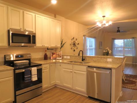 740 Crestview Floresville TX 78114