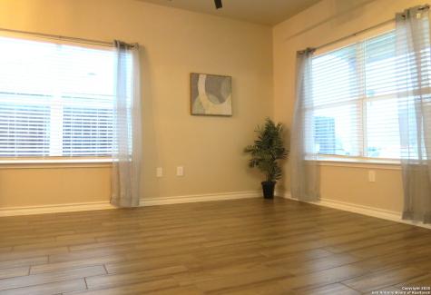 740 Crestview Floresville TX 78114