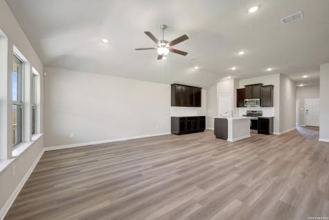 6252 Persimmon Lake San Antonio TX 78245