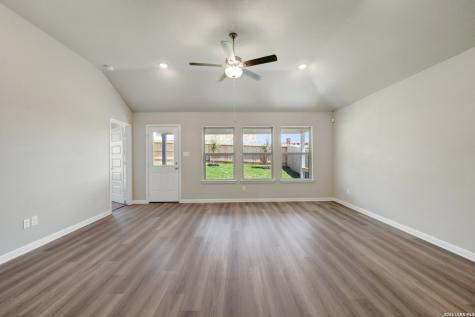 6252 Persimmon Lake San Antonio TX 78245