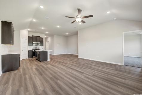6252 Persimmon Lake San Antonio TX 78245