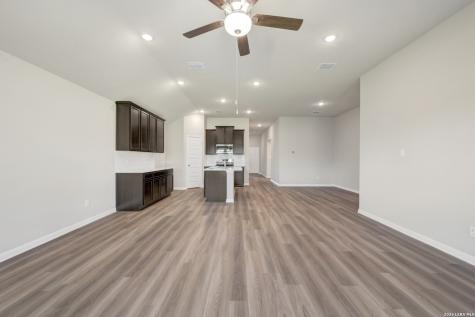 6252 Persimmon Lake San Antonio TX 78245
