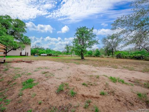141 County Road 786 Natalia TX 78059