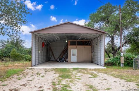 141 County Road 786 Natalia TX 78059