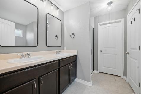 10718 Branded Hollow San Antonio TX 78254