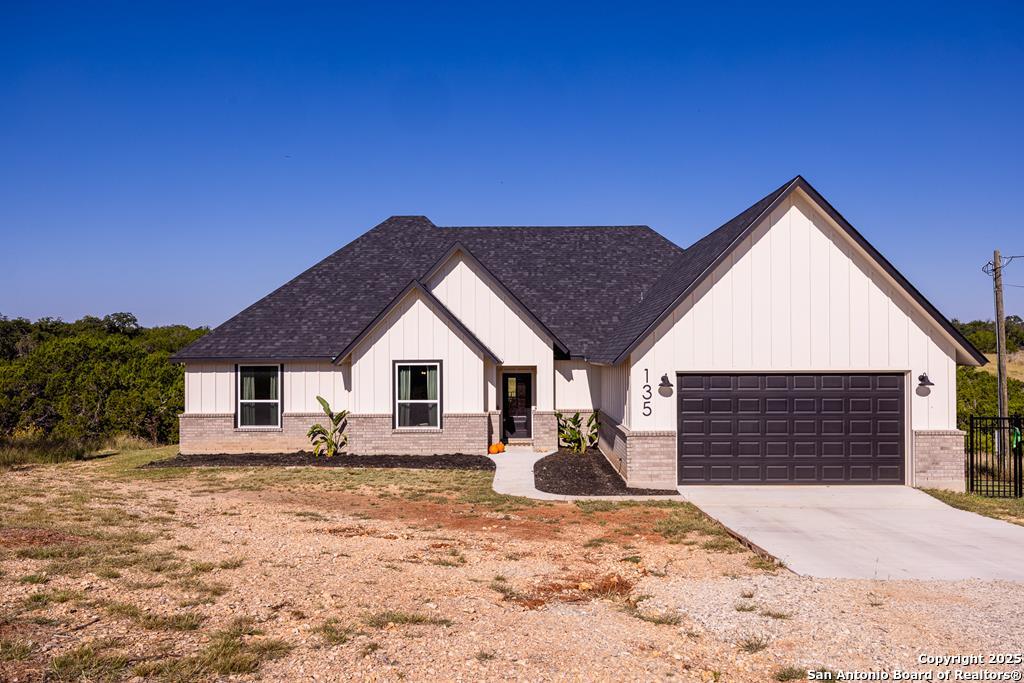 135 Lone Oak Kerrville TX 78028