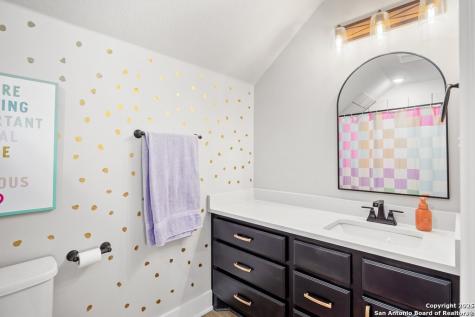 135 Lone Oak Kerrville TX 78028