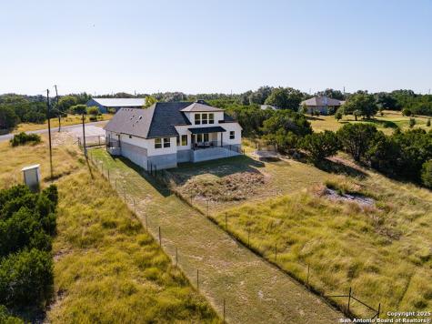 135 Lone Oak Kerrville TX 78028