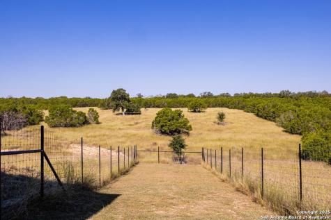 135 Lone Oak Kerrville TX 78028