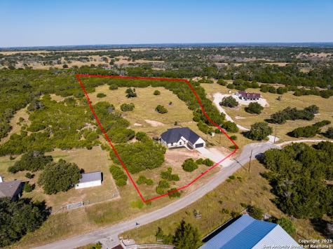 135 Lone Oak Kerrville TX 78028