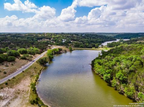 135 Lone Oak Kerrville TX 78028