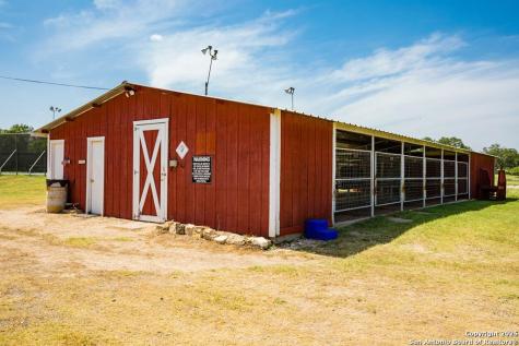 135 Lone Oak Kerrville TX 78028