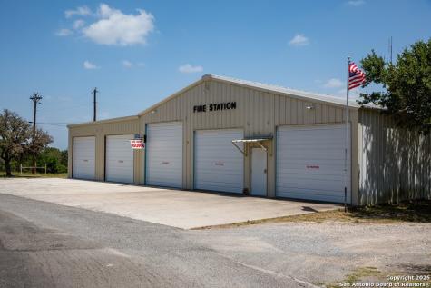 135 Lone Oak Kerrville TX 78028