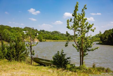 135 Lone Oak Kerrville TX 78028