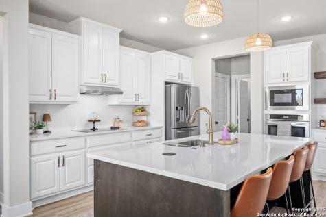 135 Lone Oak Kerrville TX 78028
