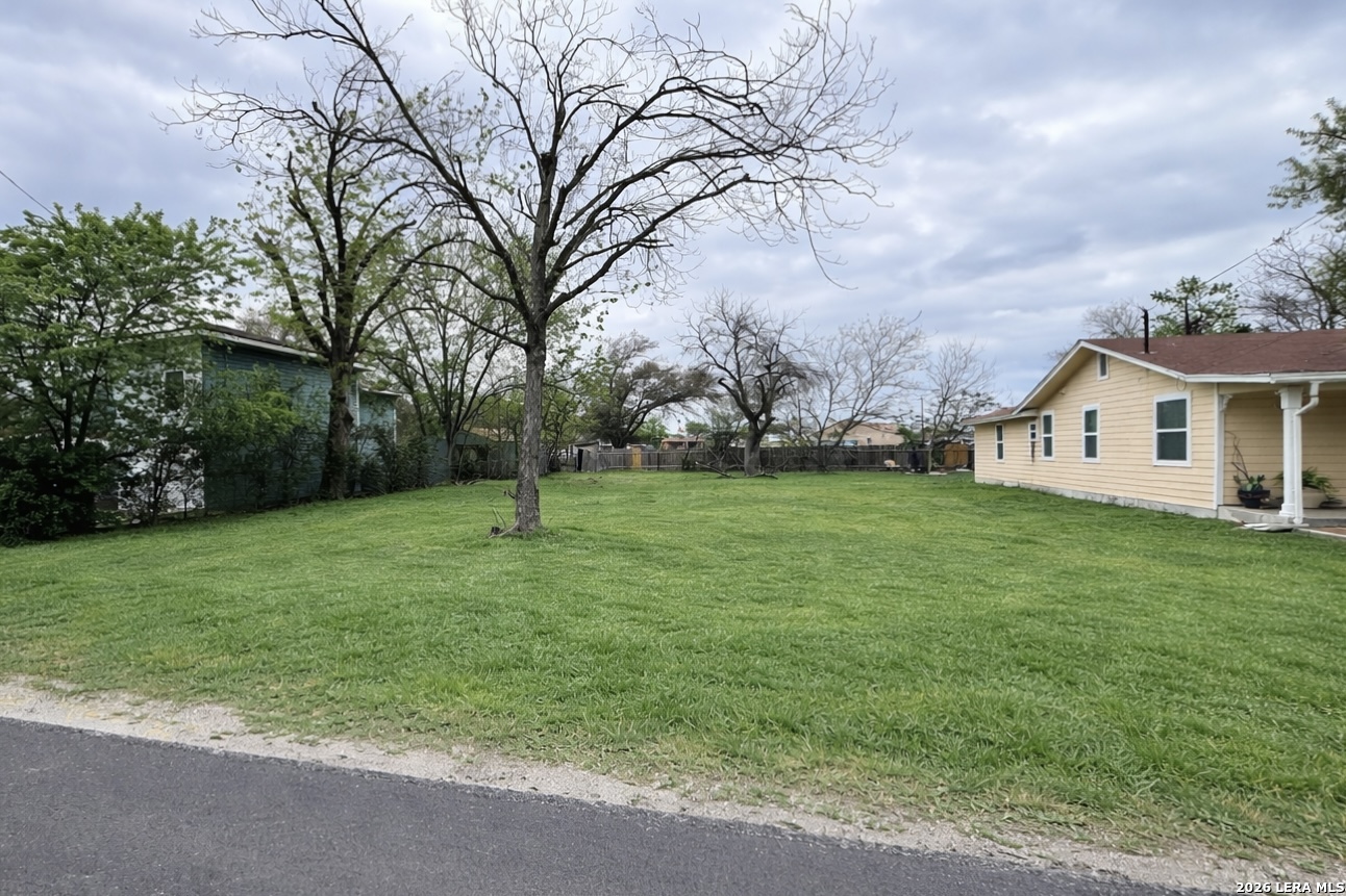107 South Street Converse TX 78109