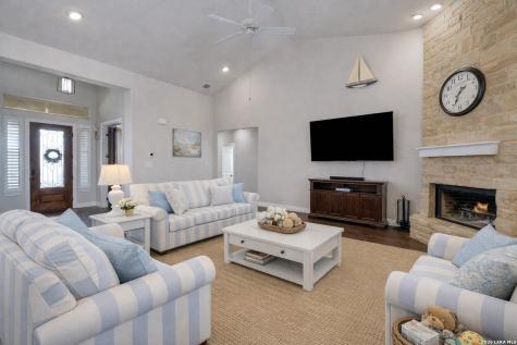 380 Abrego Lake Floresville TX 78114