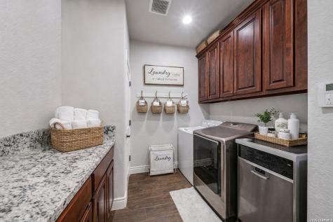 380 Abrego Lake Floresville TX 78114