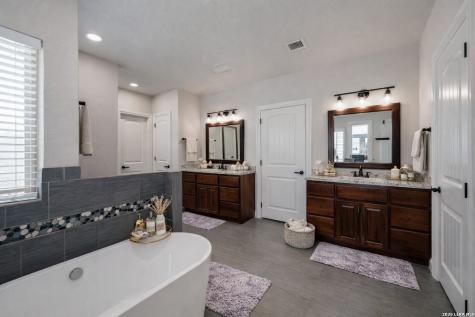 380 Abrego Lake Floresville TX 78114