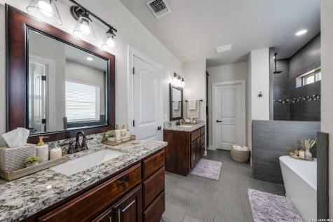 380 Abrego Lake Floresville TX 78114