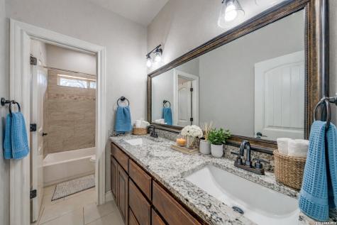 380 Abrego Lake Floresville TX 78114