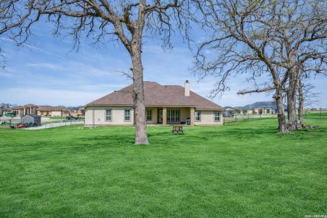 380 Abrego Lake Floresville TX 78114