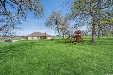 380 Abrego Lake Floresville TX 78114