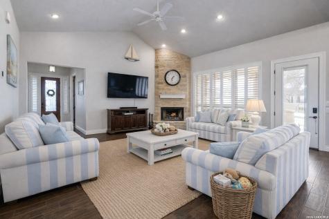 380 Abrego Lake Floresville TX 78114