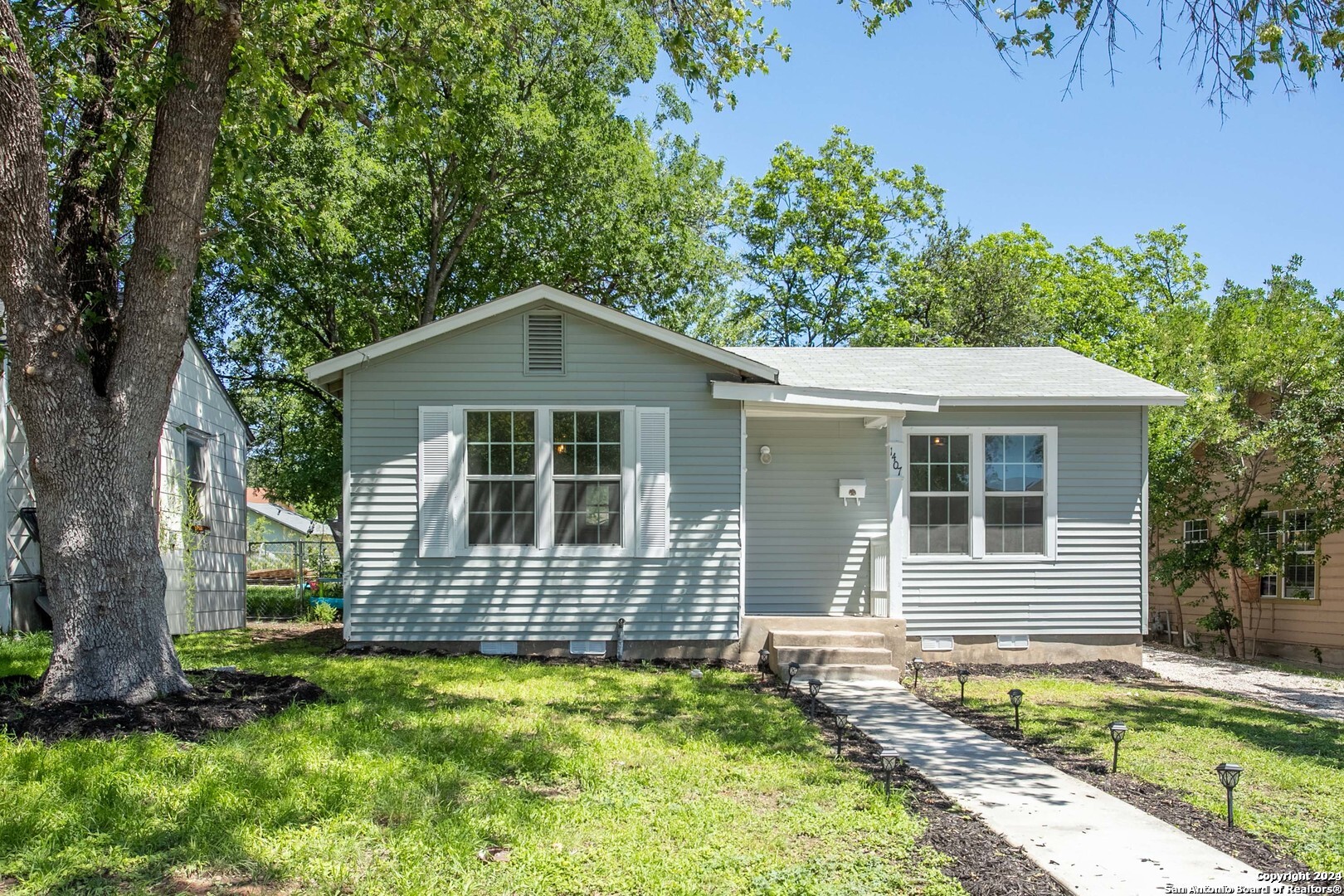 1407 W Kings Highway San Antonio TX 78201