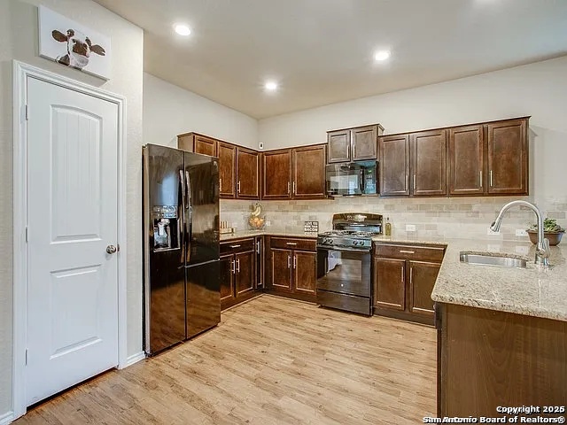 9006 Blanco Park Converse TX 78109