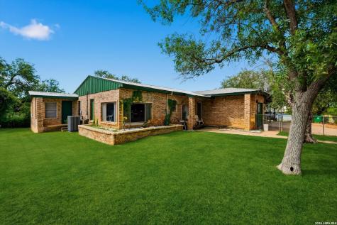710 Storey Cotulla TX 78014