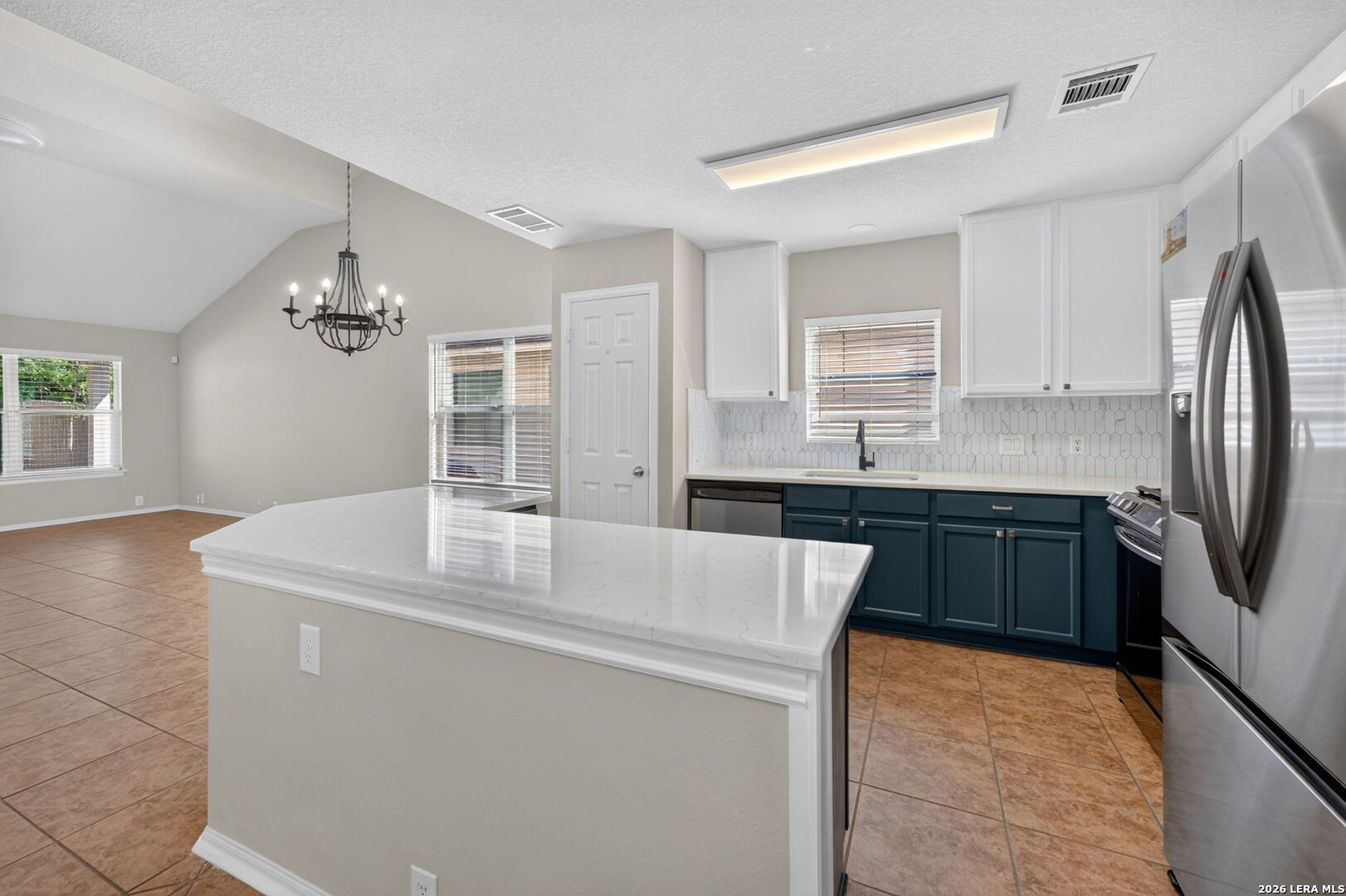 3727 Sumantra Cliff San Antonio TX 78261