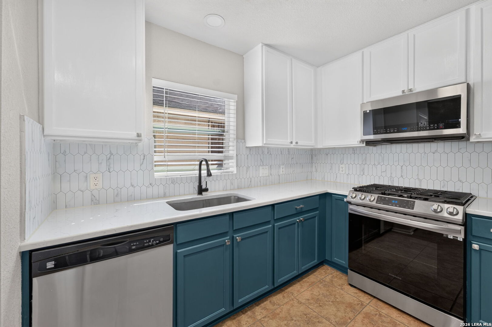 3727 Sumantra Cliff San Antonio TX 78261