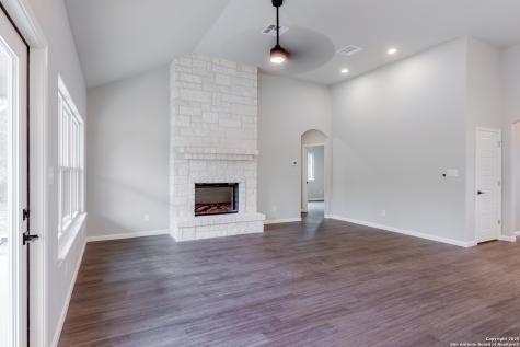 1841 Cottonwood Fischer TX 78623