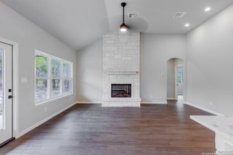1841 Cottonwood Fischer TX 78623