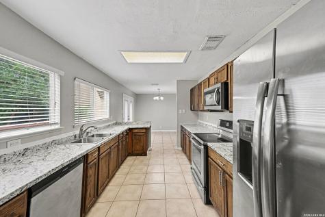 10215 Arbor Bluff San Antonio TX 78240